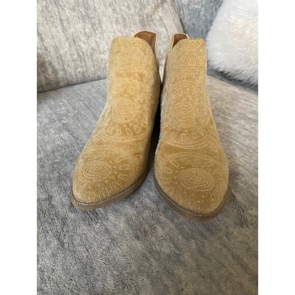 Mi.iM Gold Textured Calf Hair Western Leather Ankle Slip On Booties Sz-8 - Picture 3 of 12